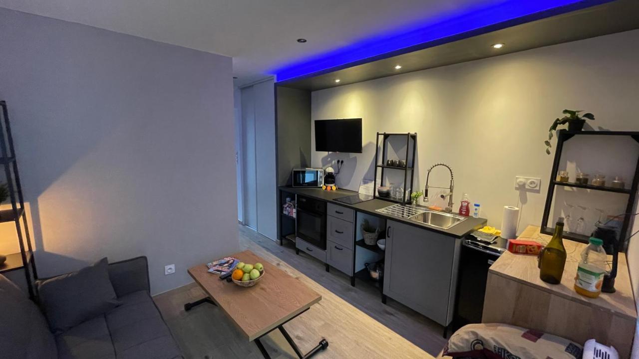 Bienvenue Chez Vous "Appartement Classe 2 Etoiles En Rdc Avec Espace Exterieur Et Parking" Dole Exteriör bild