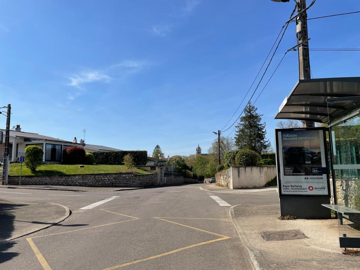 Bienvenue Chez Vous "Appartement Classe 2 Etoiles En Rdc Avec Espace Exterieur Et Parking" Dole Exteriör bild