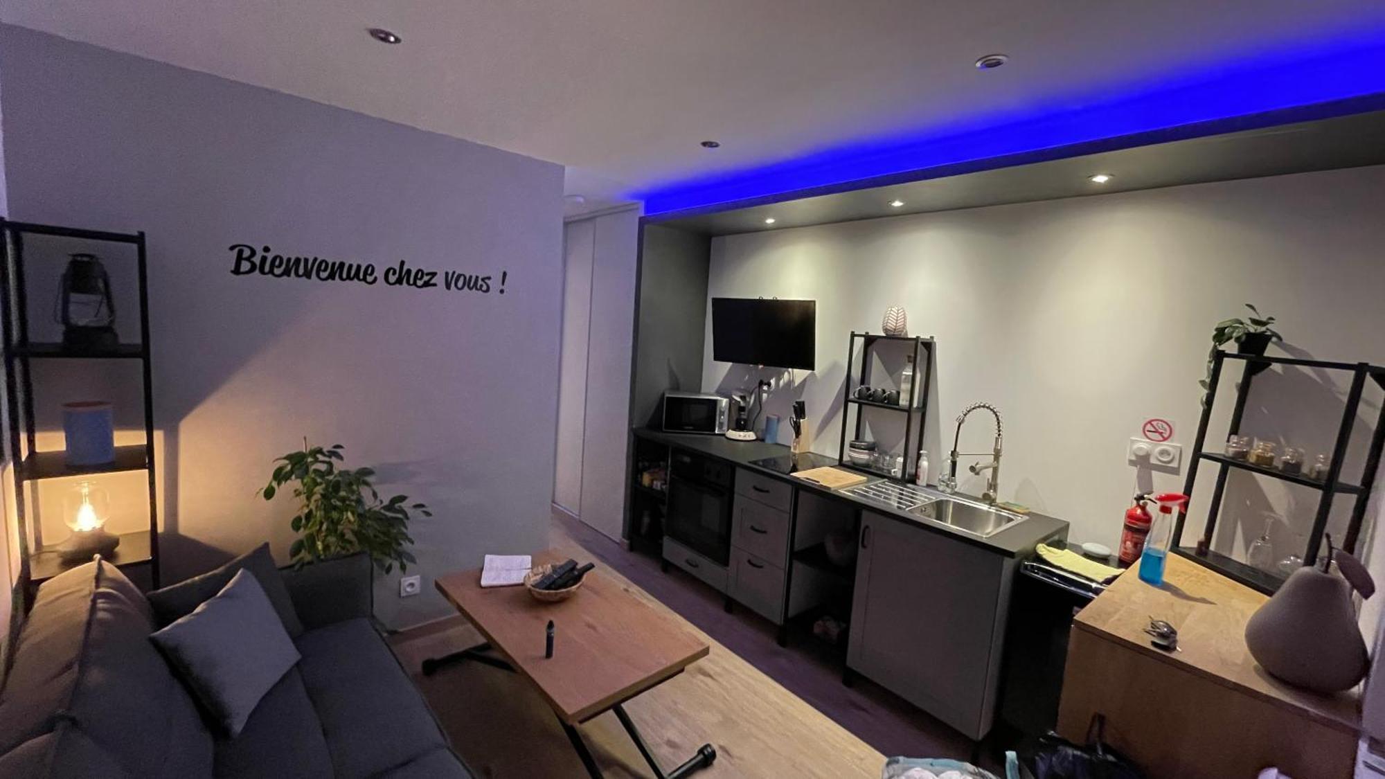 Bienvenue Chez Vous "Appartement Classe 2 Etoiles En Rdc Avec Espace Exterieur Et Parking" Dole Exteriör bild